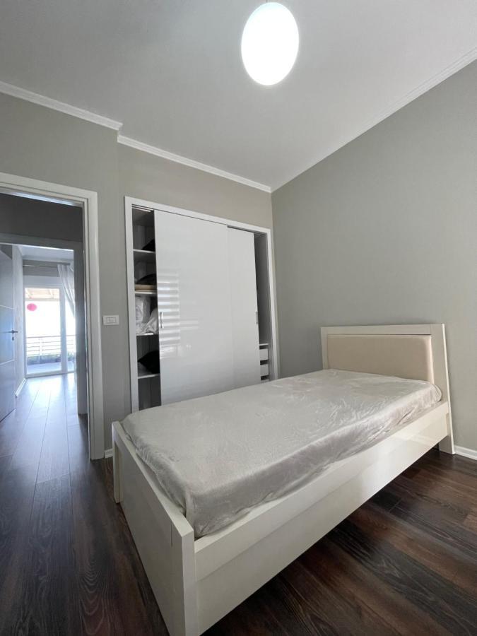 Kelvi'S Apartment Pogradec Exterior photo