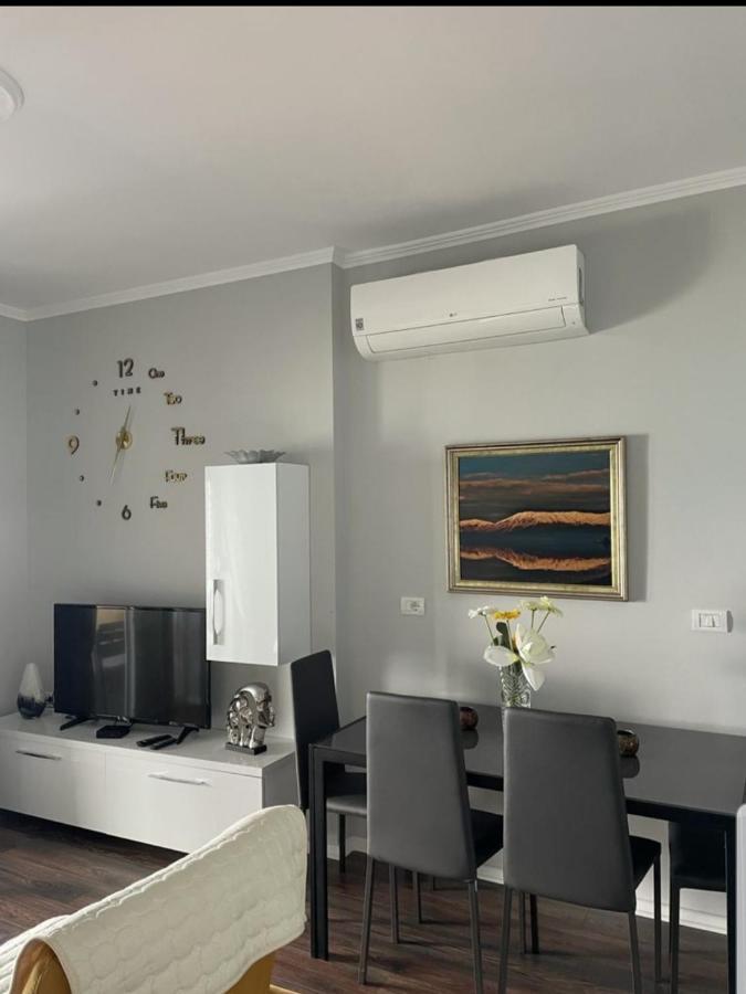 Kelvi'S Apartment Pogradec Exterior photo