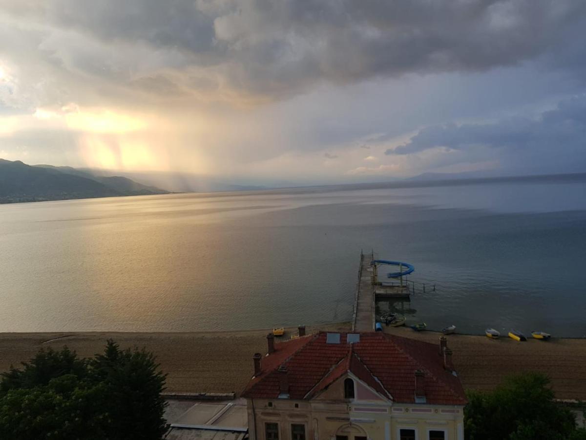 Kelvi'S Apartment Pogradec Exterior photo