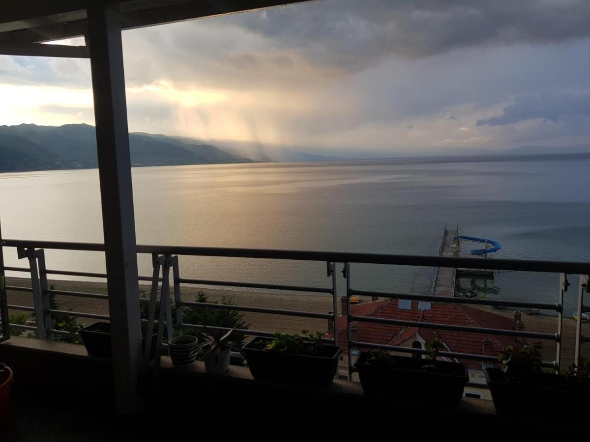 Kelvi'S Apartment Pogradec Exterior photo